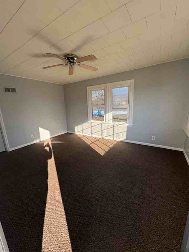 608 State St - Photo 6 of 8