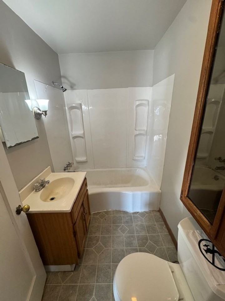 608 State St - Photo 7 of 8