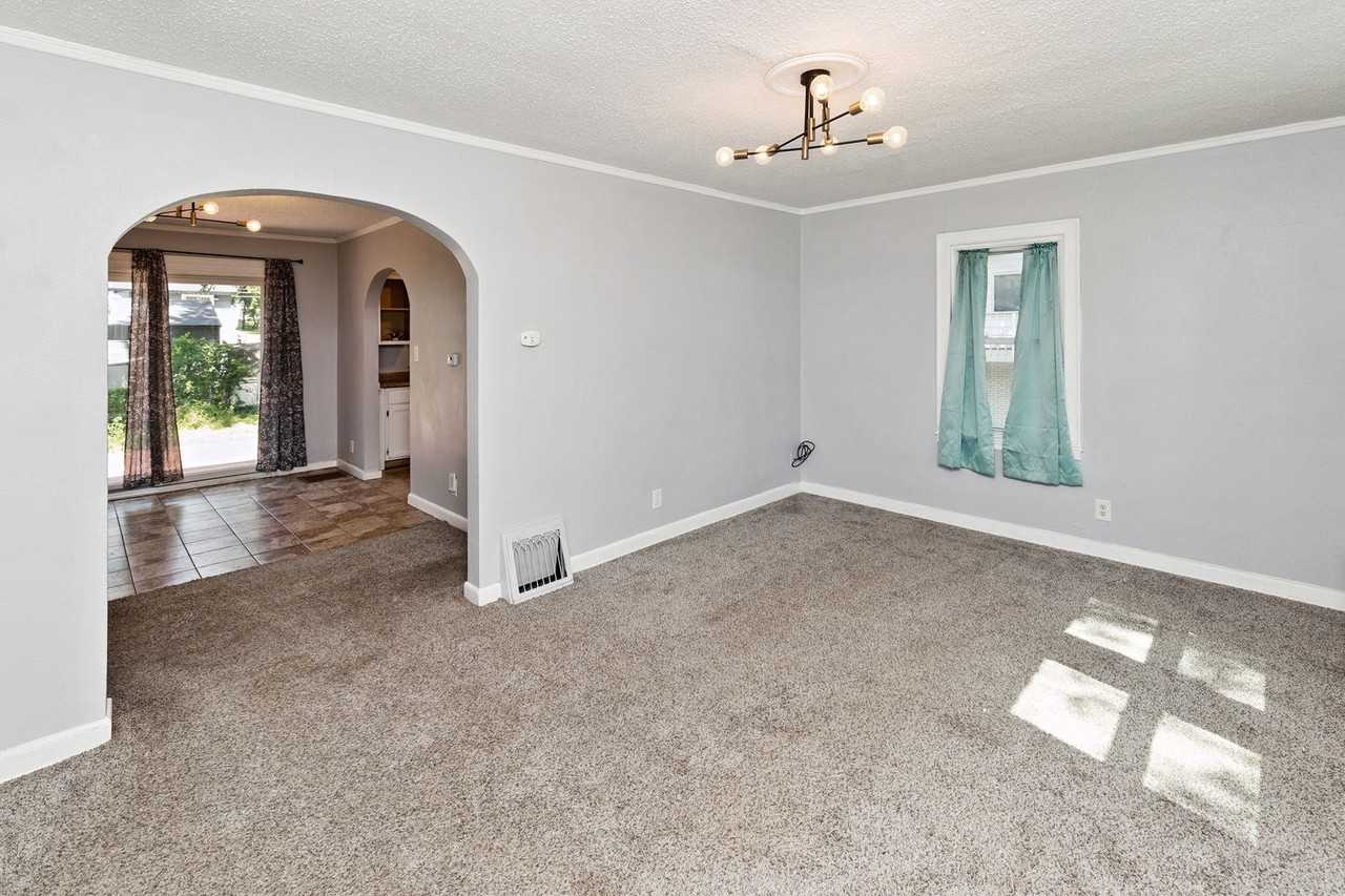 713 Maxwelton Dr - Photo 3 of 19