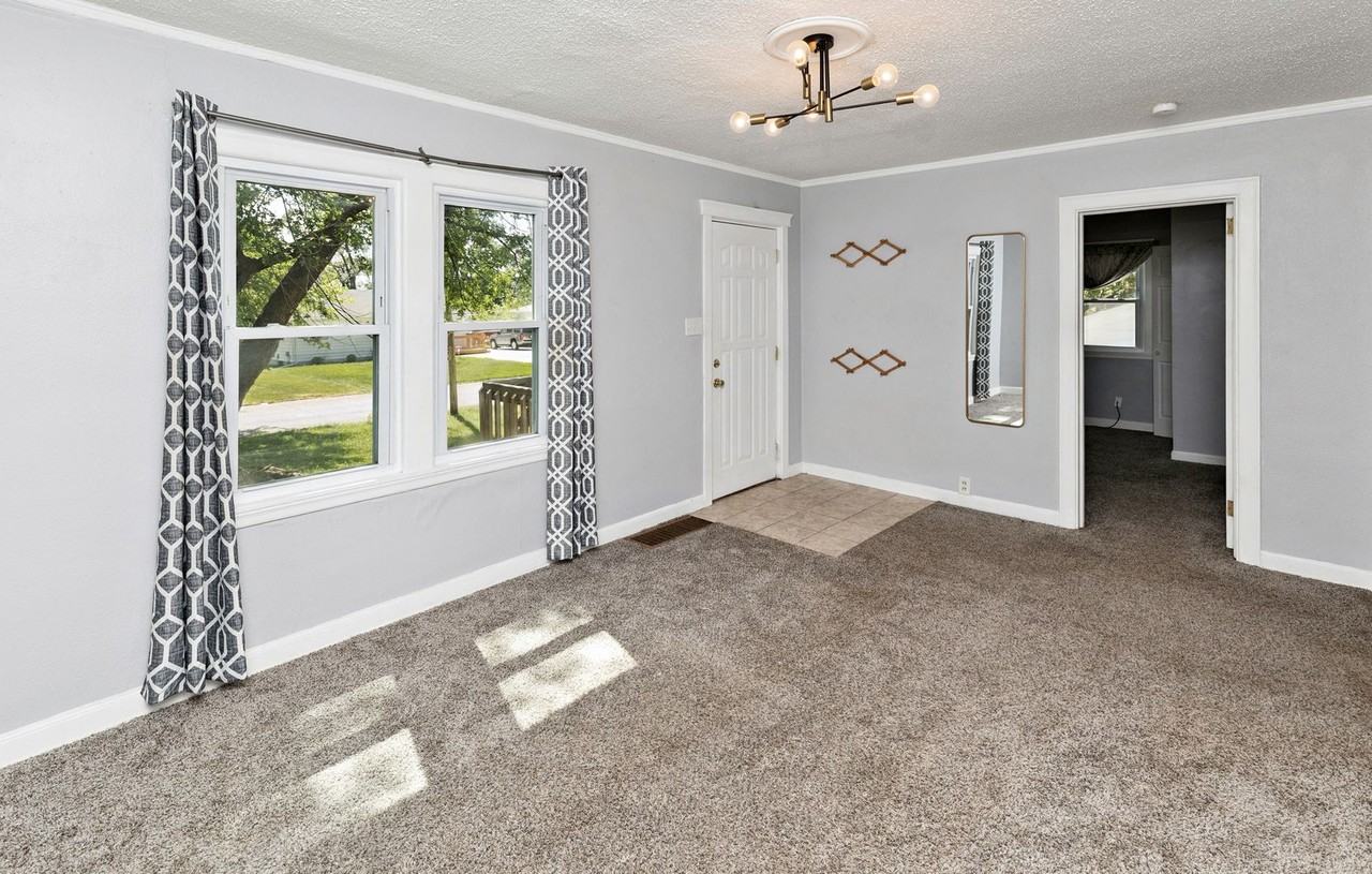 713 Maxwelton Dr - Photo 4 of 19