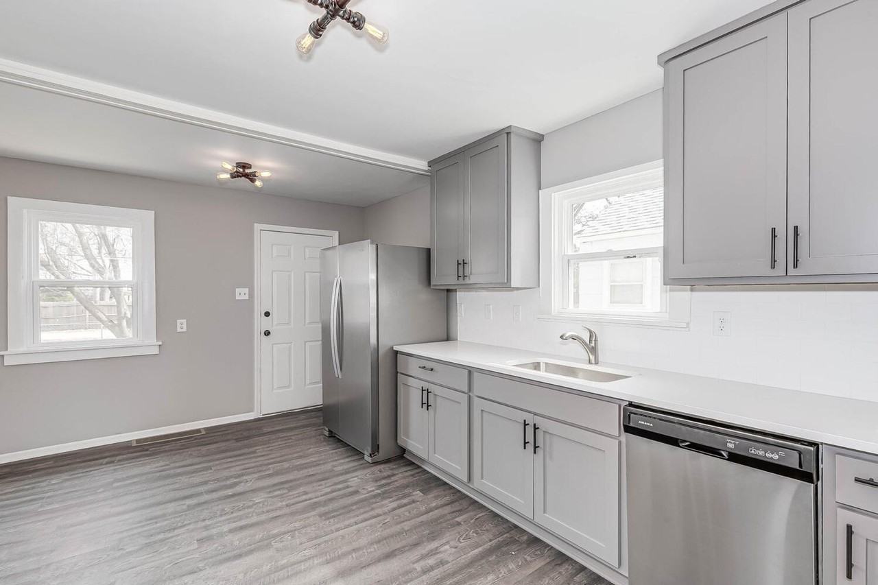 730 S Volutsia Ave - Photo 5 of 13