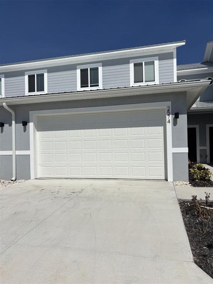 2574 Pine Pl - Photo 2 of 34