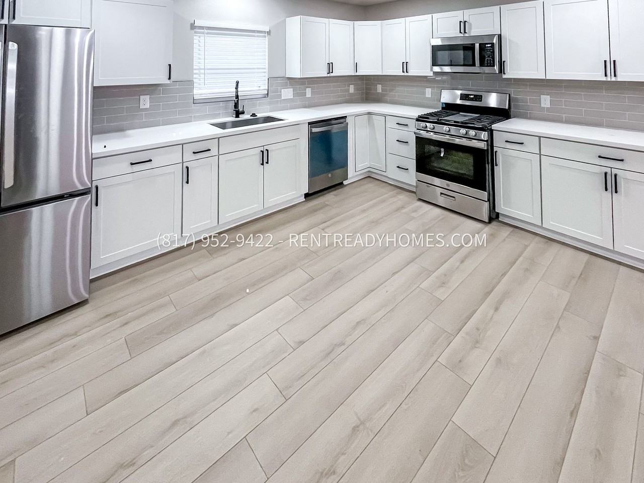 7717 Yoe St - Photo 3 of 14