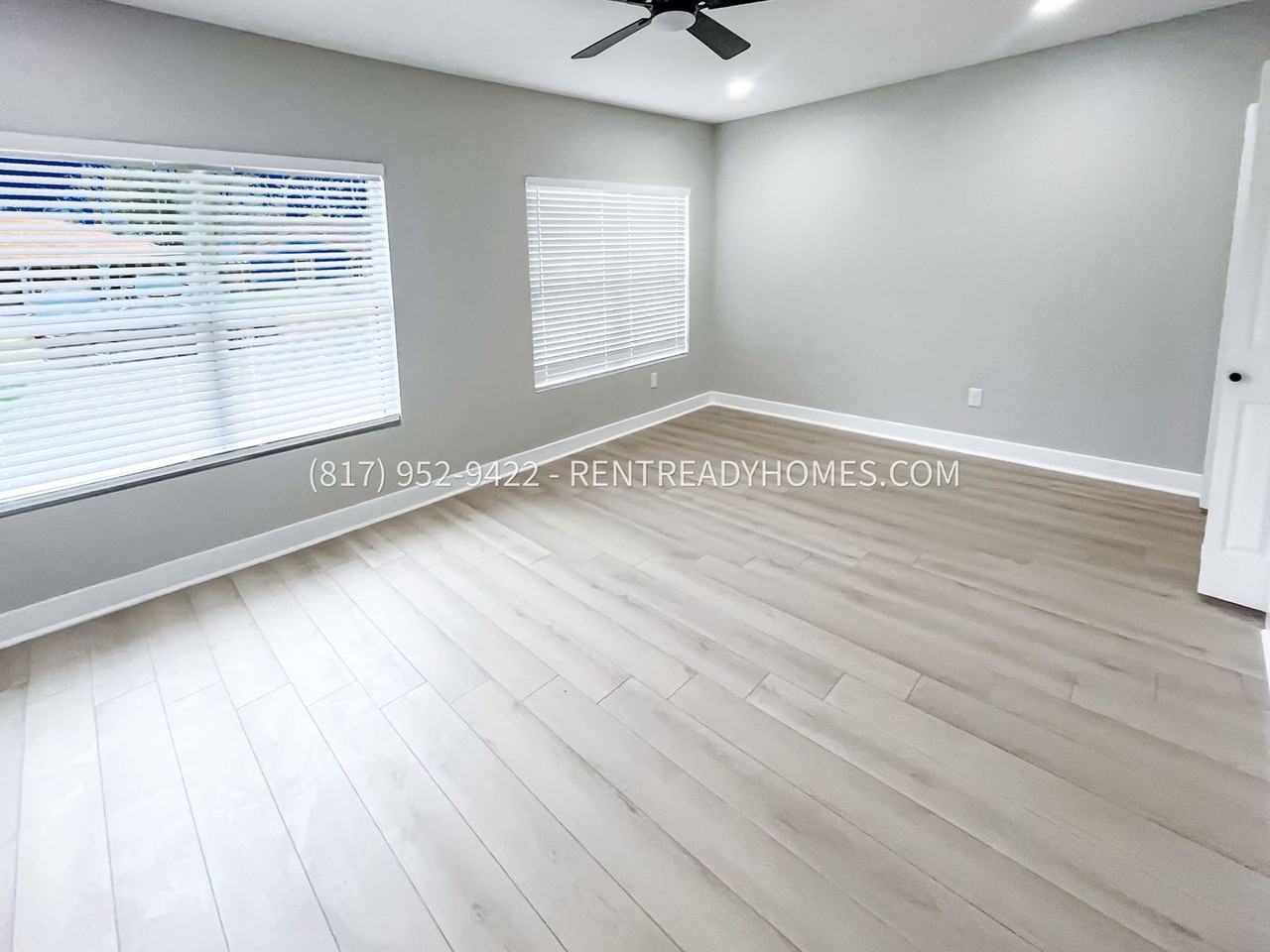 7717 Yoe St - Photo 4 of 14