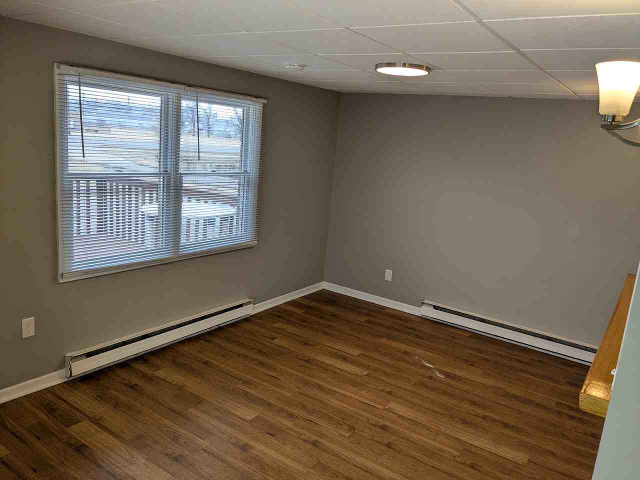 1033 Valley Dr #3 - Photo 3 of 6