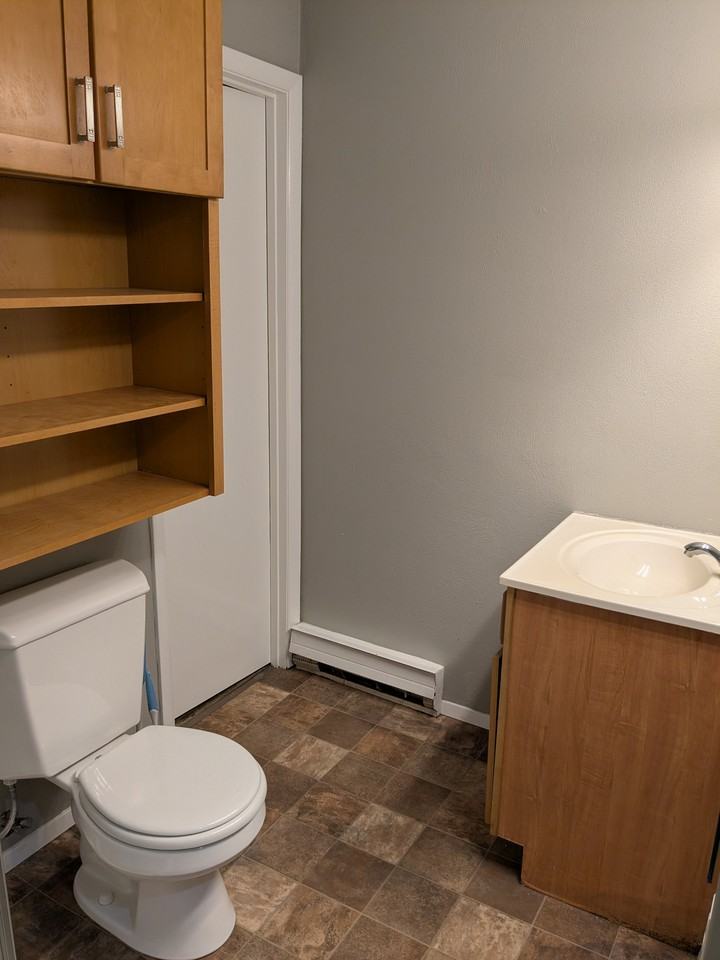 1033 Valley Dr #3 - Photo 5 of 6