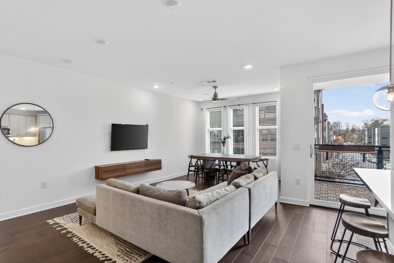 399 Pratt Dr Se Unit 902 #902 - Photo 4 of 17