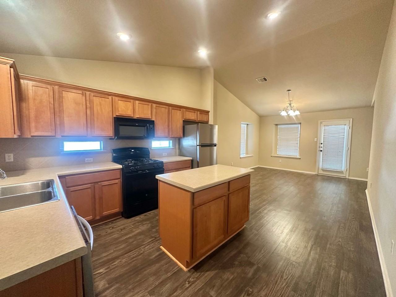 210 Lollipop Ln - Photo 4 of 18