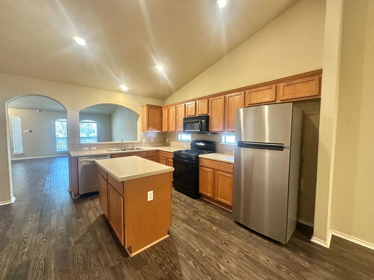 210 Lollipop Ln - Photo 5 of 18