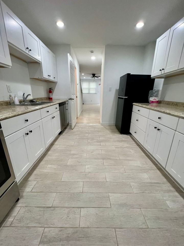 853 Earp St - Photo 2 of 17