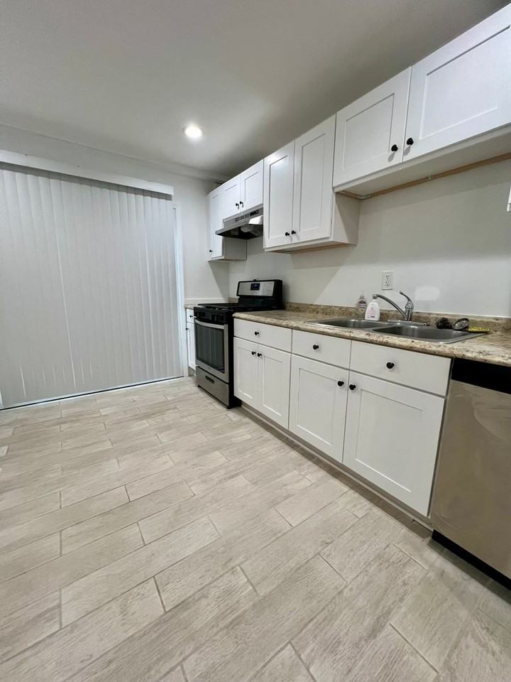 853 Earp St - Photo 5 of 17