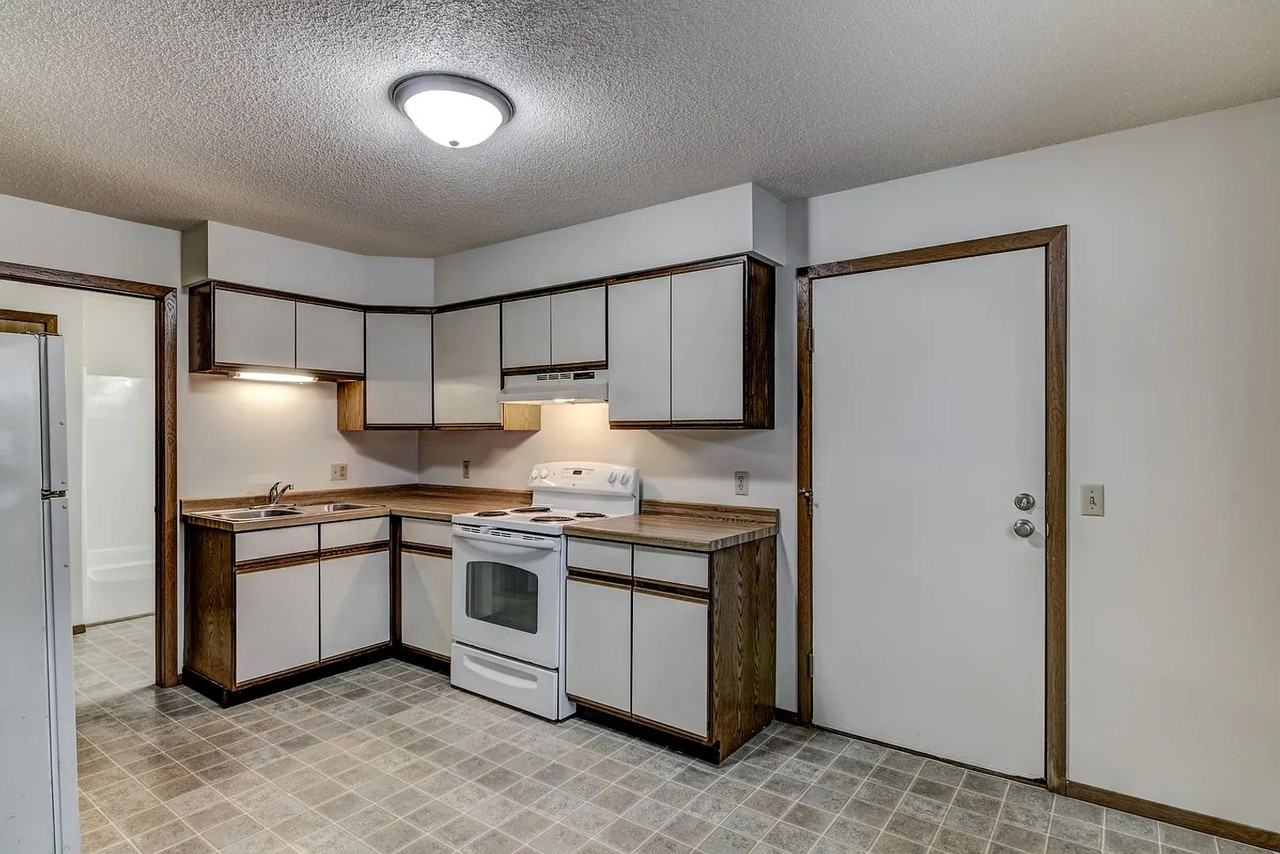 4615 Fairfax St - Photo 2 of 14