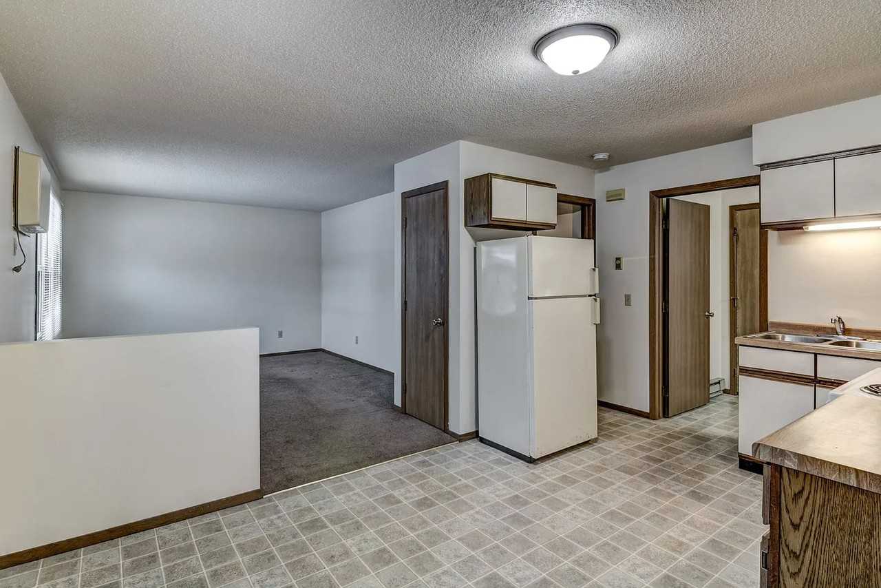 4615 Fairfax St - Photo 4 of 14