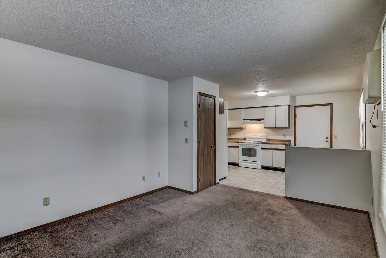 4615 Fairfax St - Photo 5 of 14