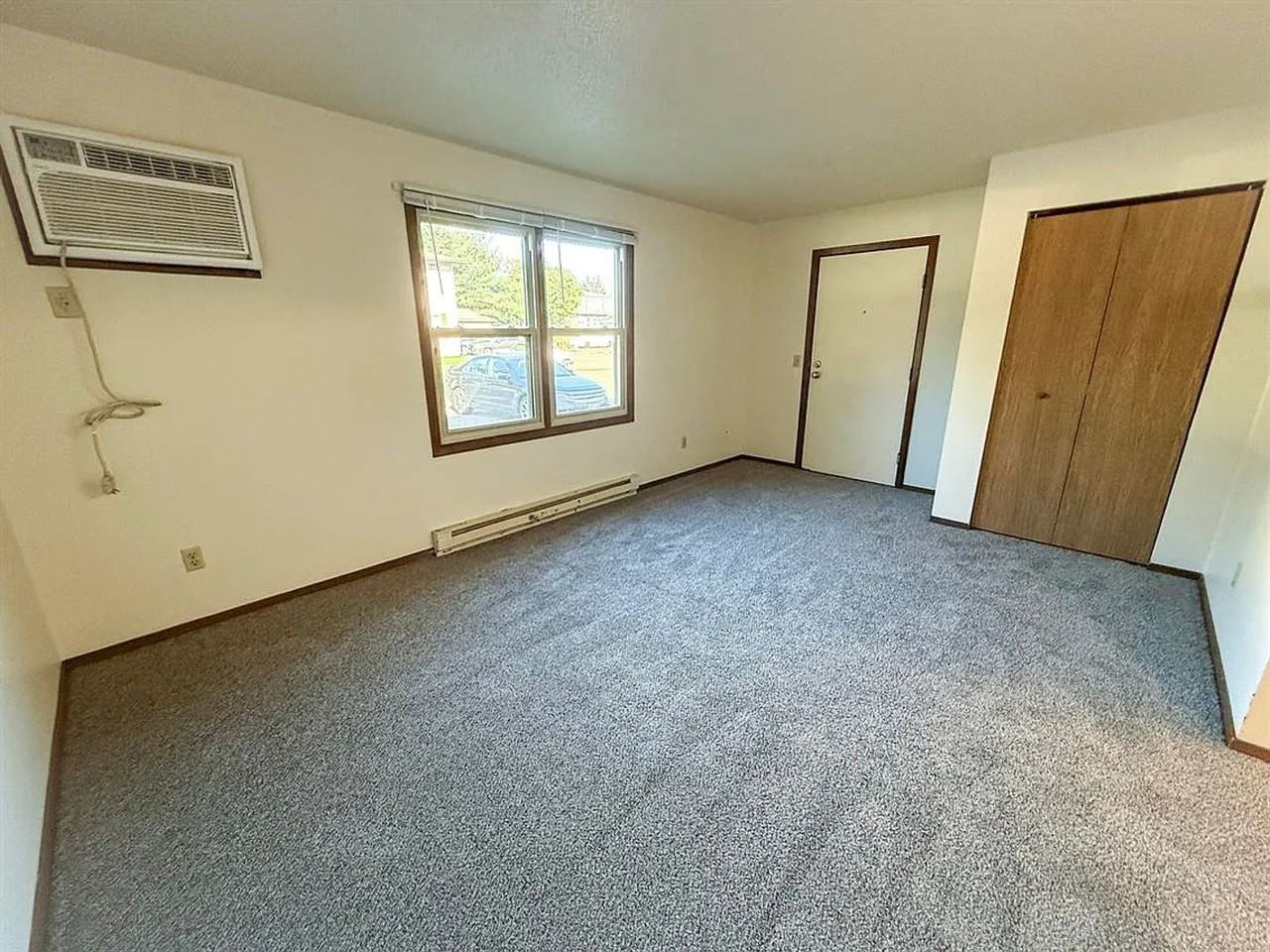 4615 Fairfax St - Photo 6 of 14