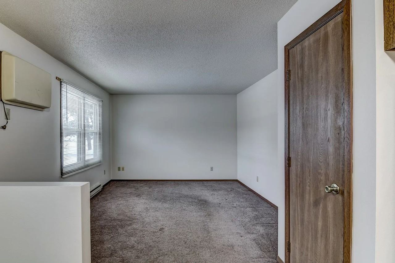 4615 Fairfax St - Photo 7 of 14