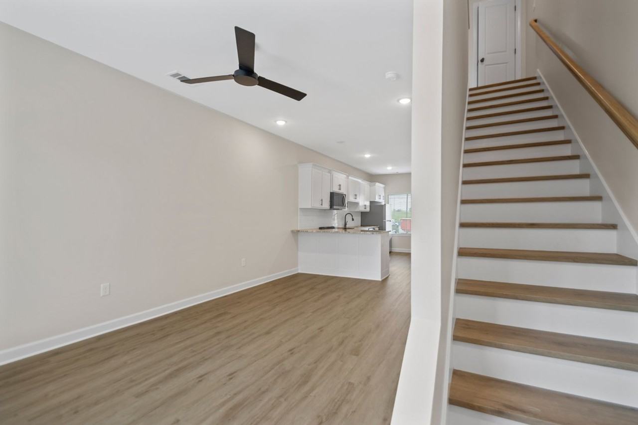 201 E 17th St - Photo 3 of 22