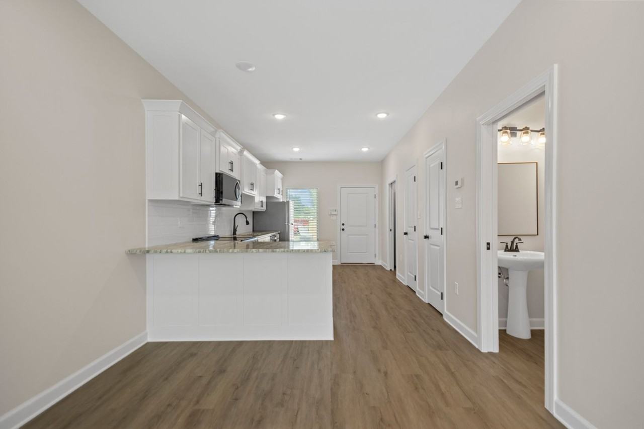 201 E 17th St - Photo 6 of 22