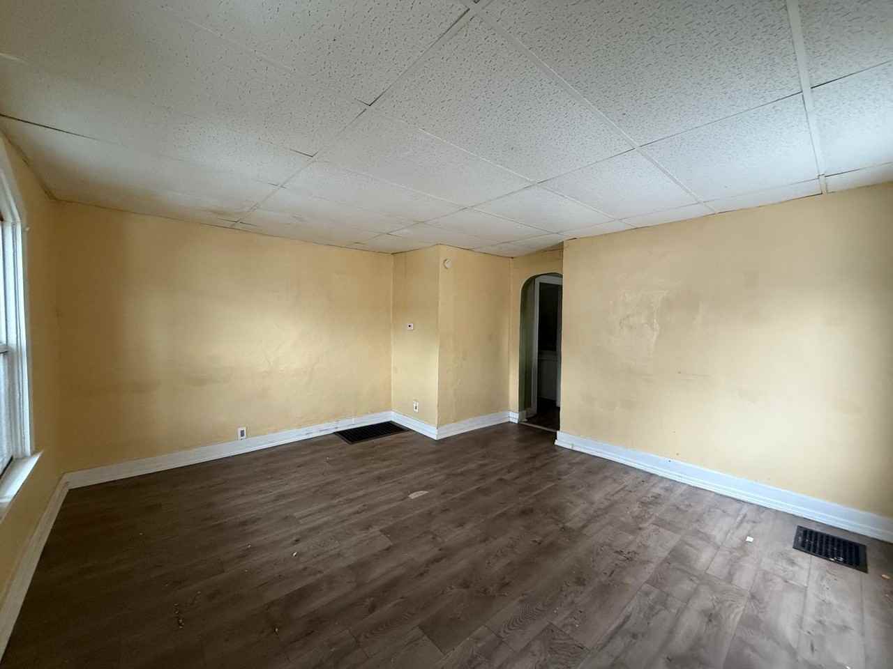 306 Laredo St - Photo 2 of 10