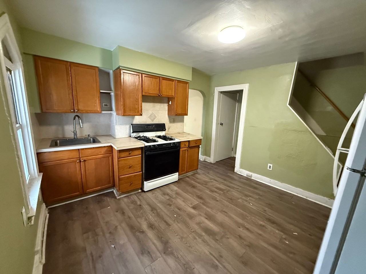 306 Laredo St - Photo 3 of 10