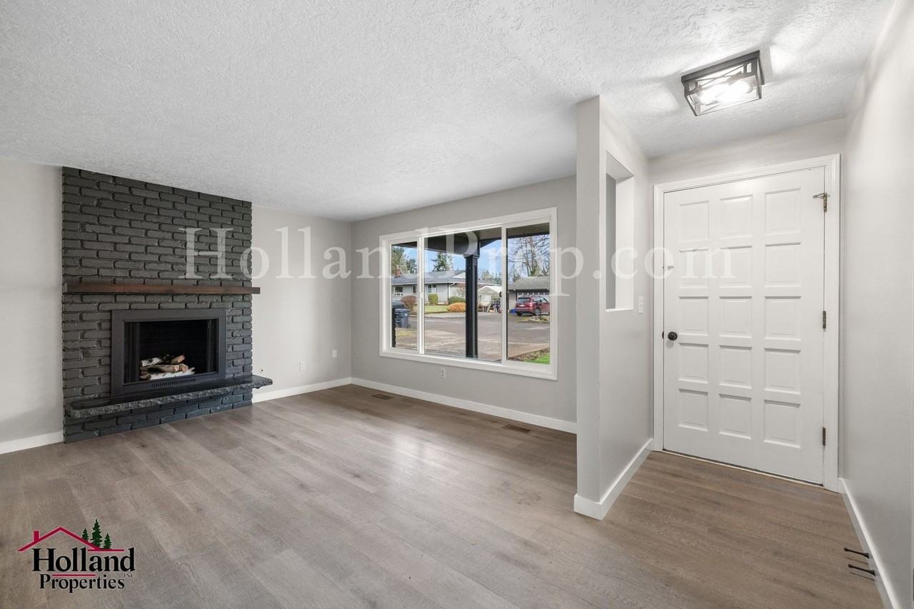 18789 Oaktree Ave - Photo 7 of 50