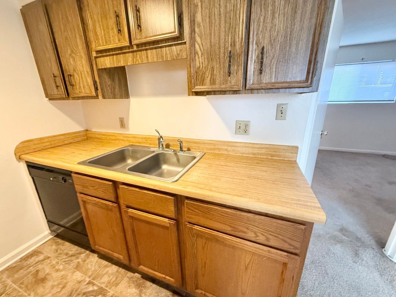 3511 Sewells Point Rd - Photo 4 of 22