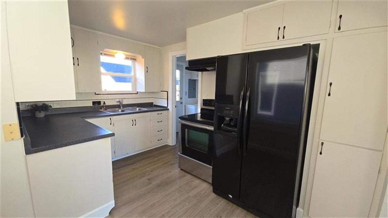 1221 S 12th St - Photo 5 of 12