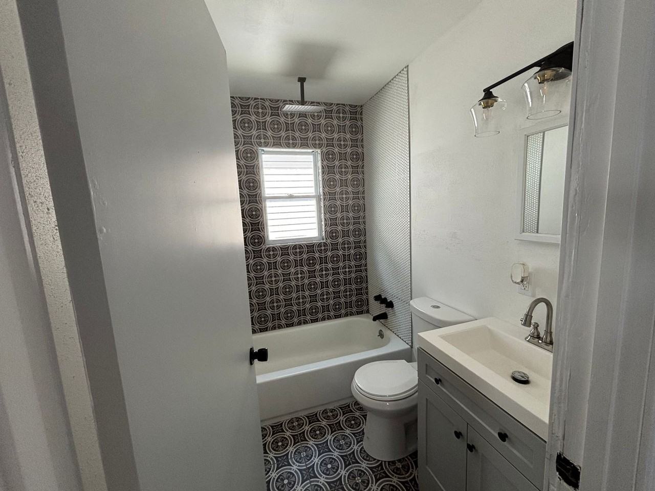 831 Hornsby Ave - Photo 6 of 27