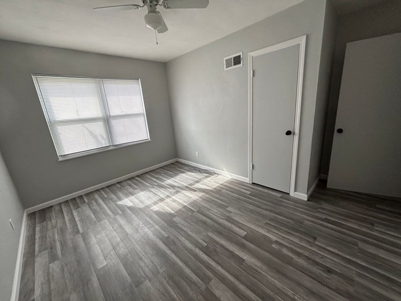 831 Hornsby Ave - Photo 7 of 27