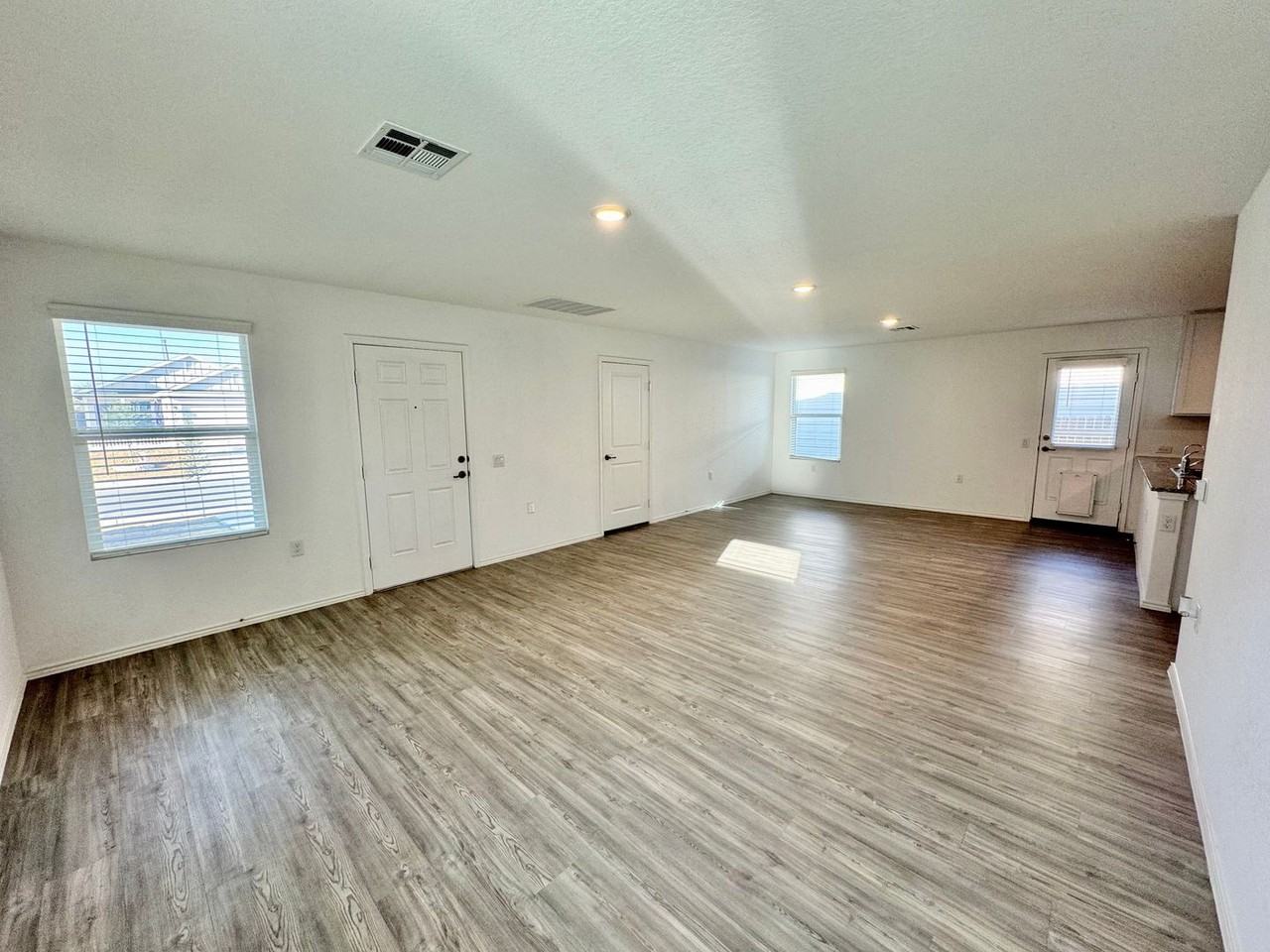 4546 Glades Way - Photo 3 of 34