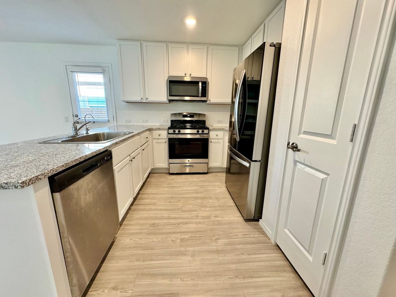 4546 Glades Way - Photo 7 of 34