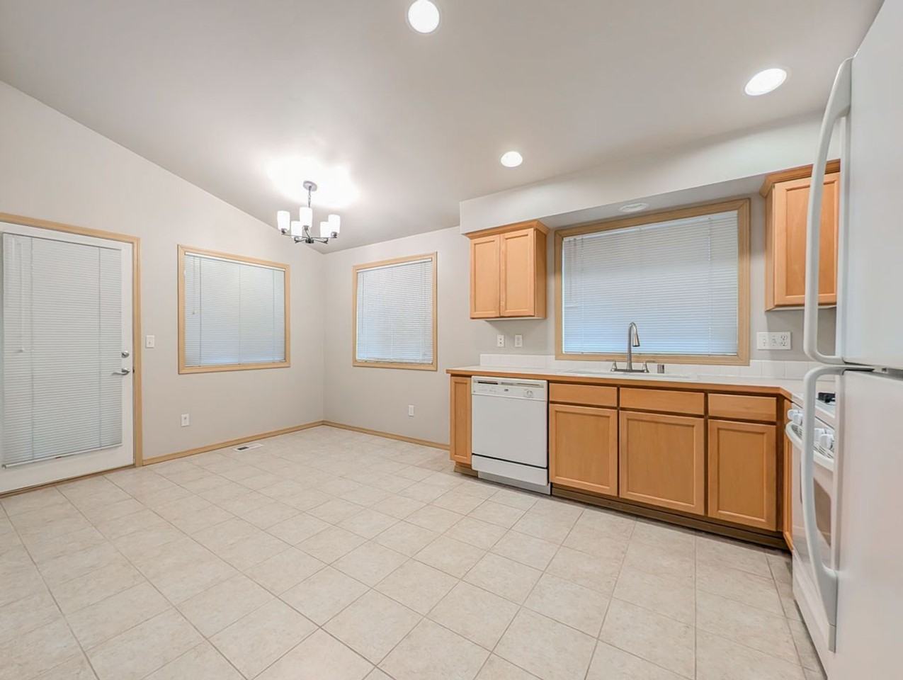 7417 60th Pl Ne - Photo 2 of 12