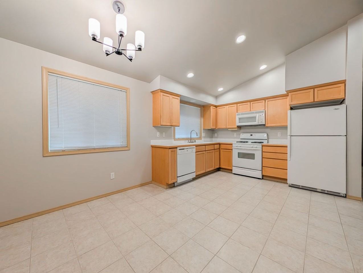 7417 60th Pl Ne - Photo 3 of 12