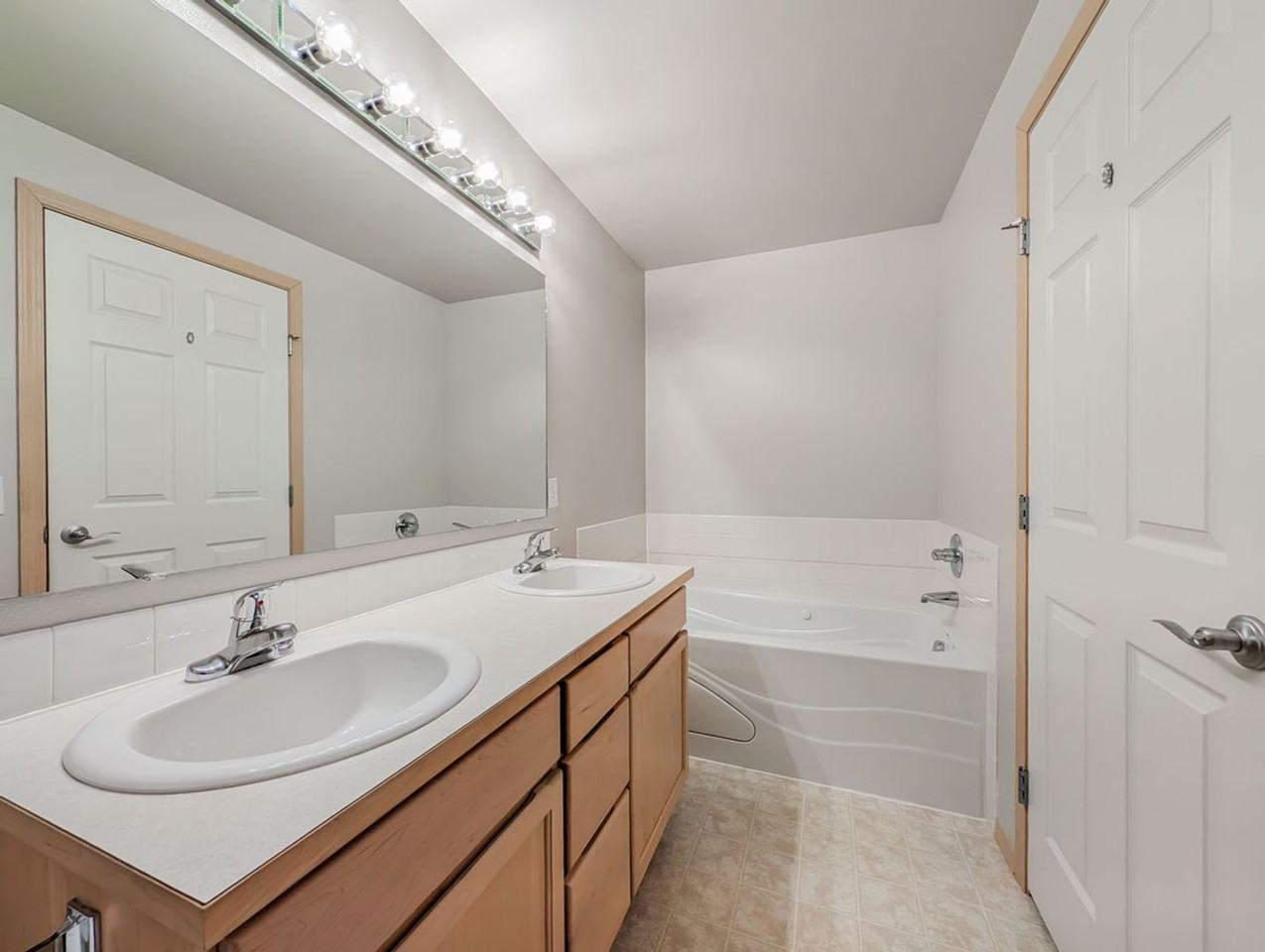 7417 60th Pl Ne - Photo 7 of 12