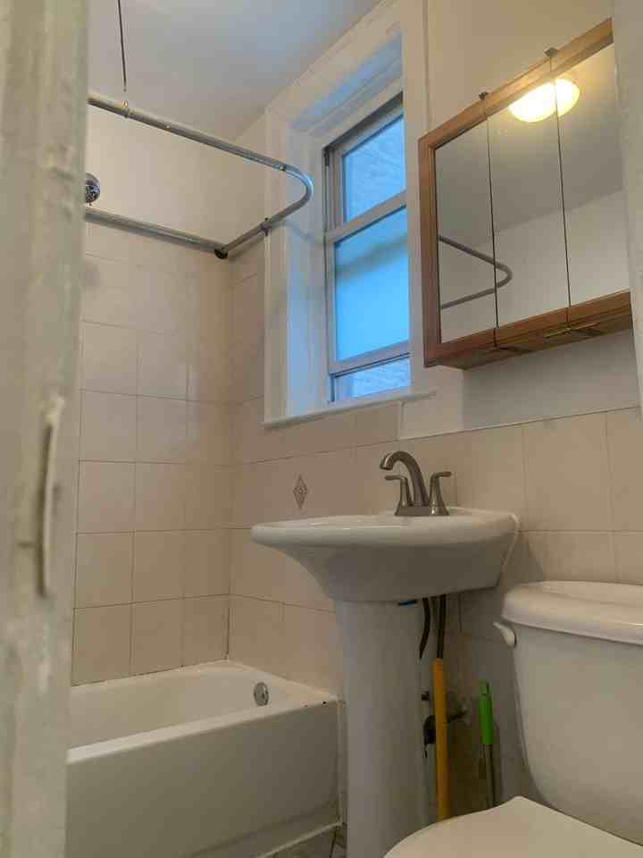 515 Eastern Pkwy - Photo 3 of 11