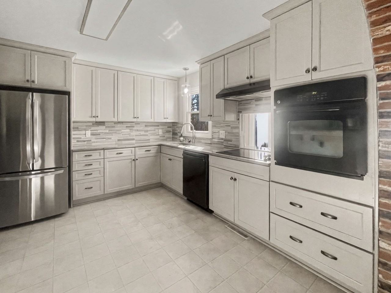 3222 S Elm Eugene St - Photo 4 of 36