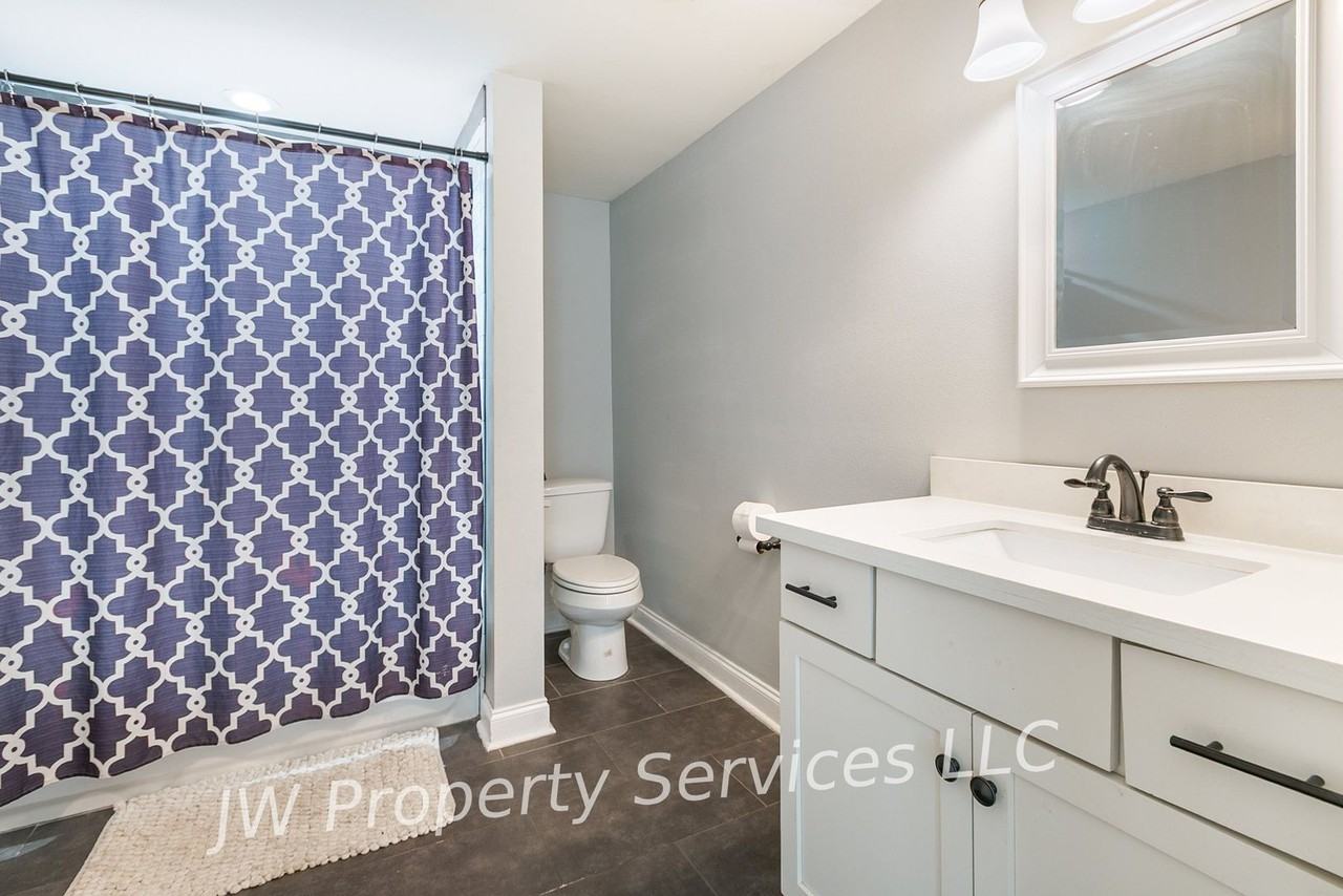 324 N Roman St - Photo 2 of 10