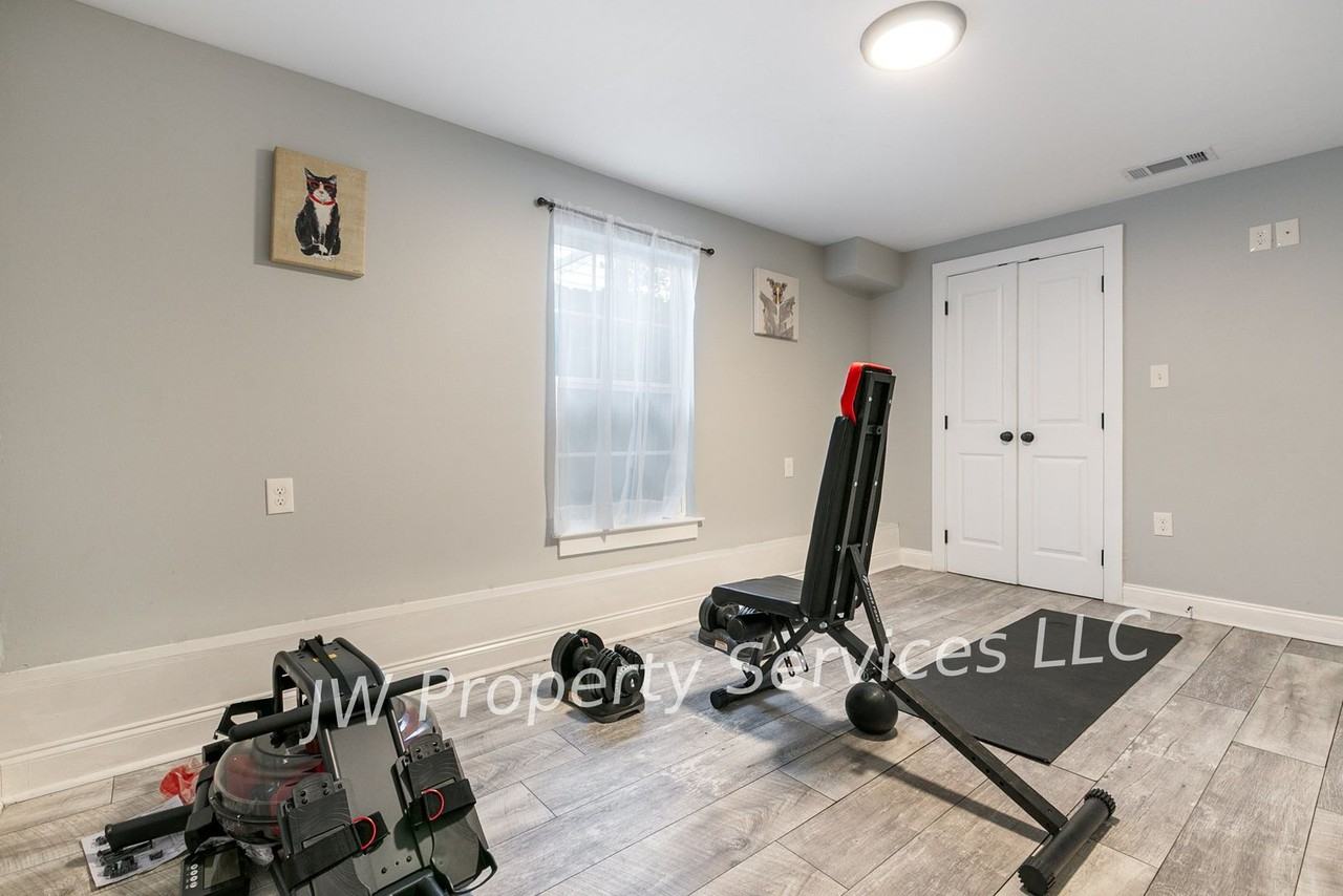 324 N Roman St - Photo 4 of 10