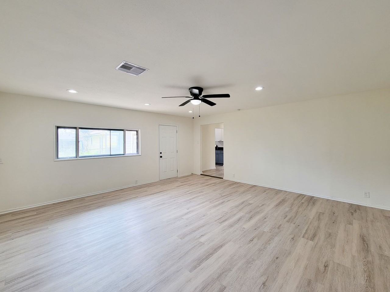 301 Cypress St - Photo 3 of 39