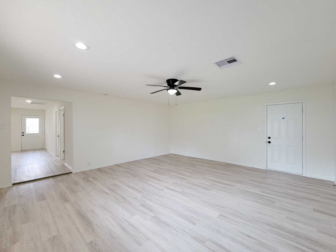 301 Cypress St - Photo 4 of 39