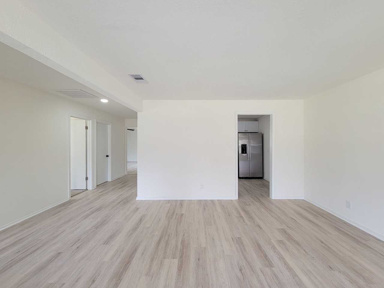 301 Cypress St - Photo 5 of 39