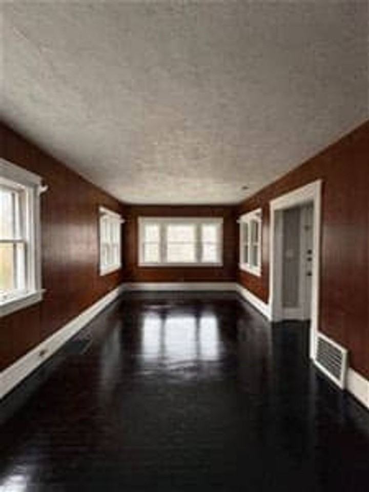 285 Bowmanville St - Photo 2 of 12