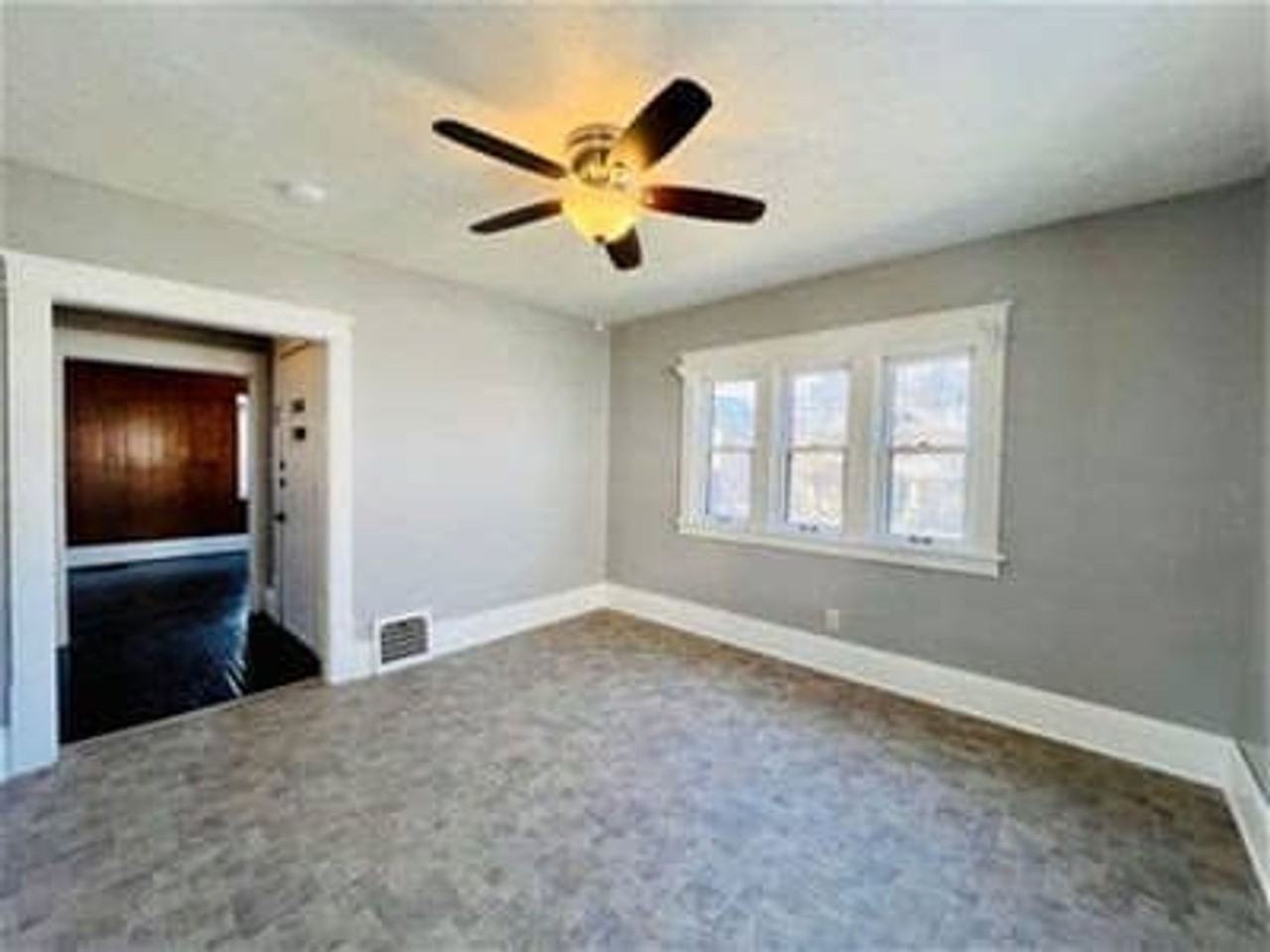 285 Bowmanville St - Photo 4 of 12