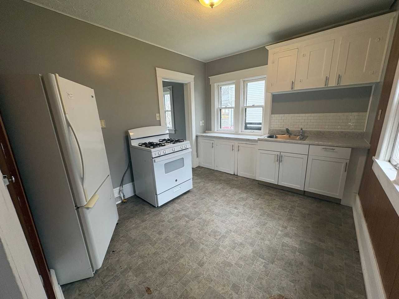 285 Bowmanville St - Photo 5 of 12