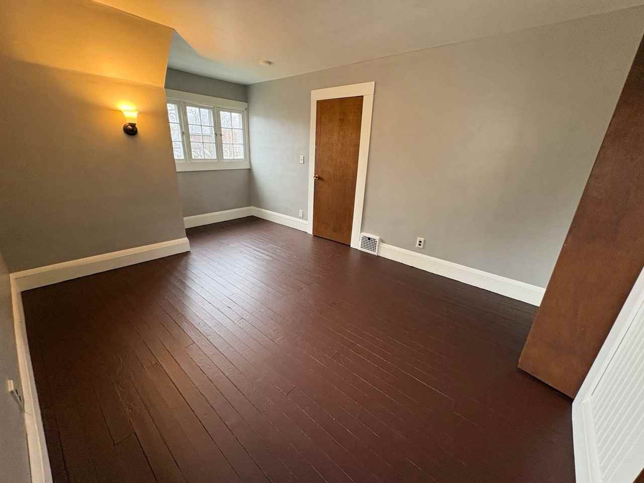 285 Bowmanville St - Photo 7 of 12