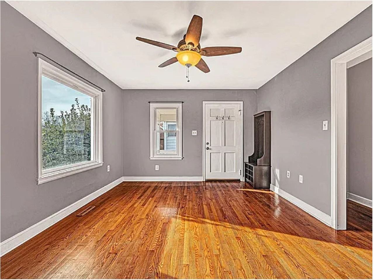 729 Windsor Ave Sw - Photo 3 of 19