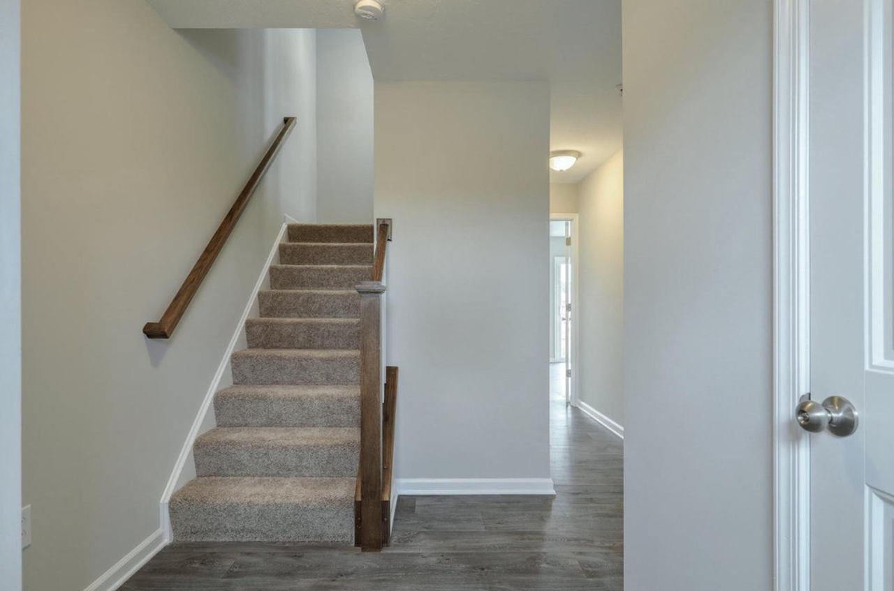 54 Hudson Blvd - Photo 2 of 27