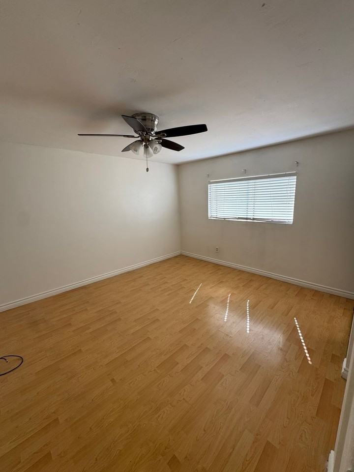 13607 Charlemagne Ave - Photo 6 of 21