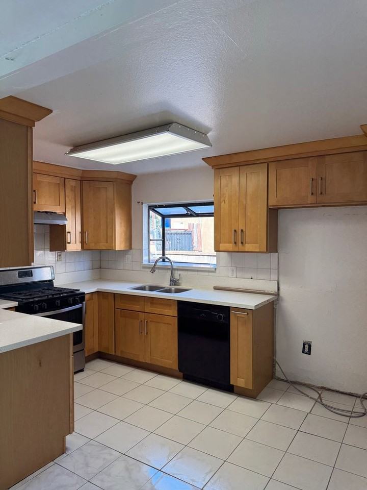 13607 Charlemagne Ave - Photo 7 of 21