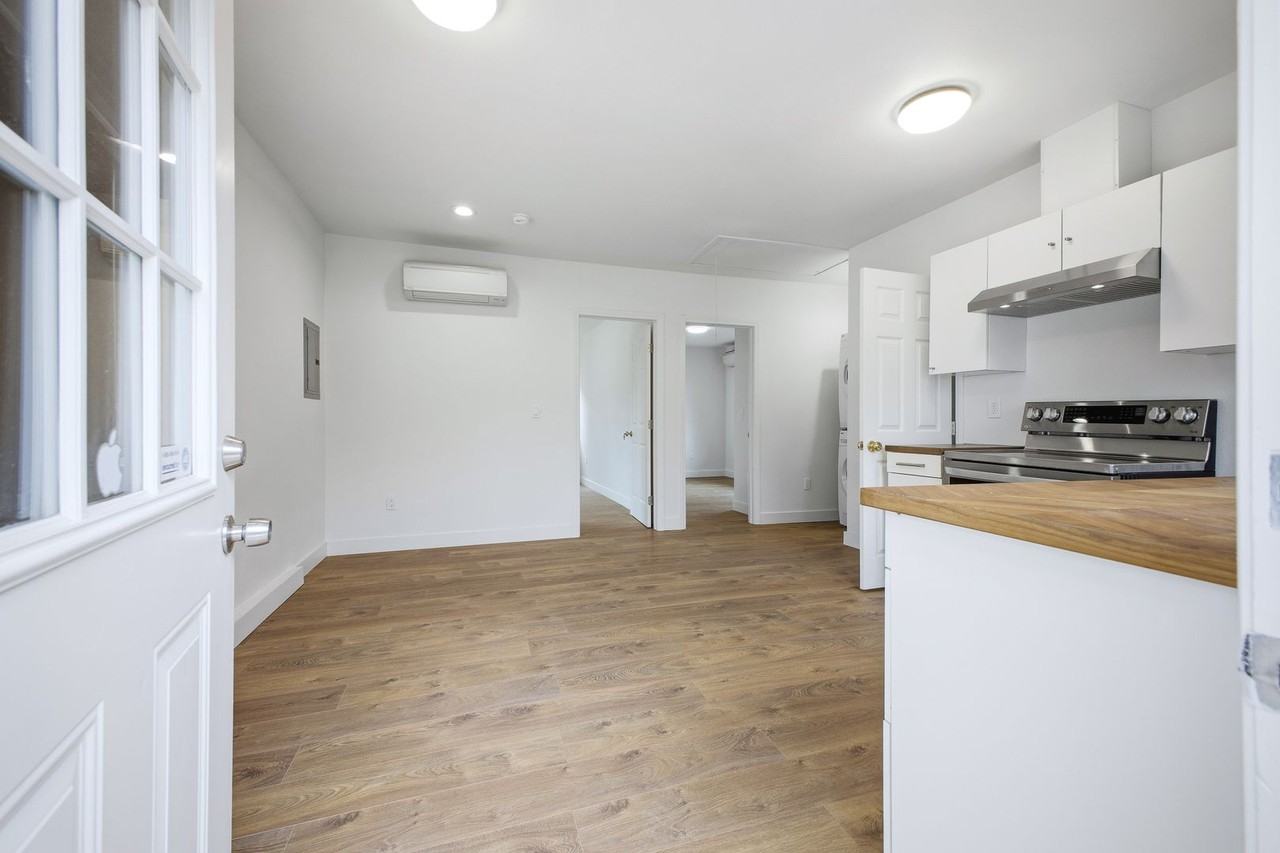 570 W Montana St - Photo 2 of 11